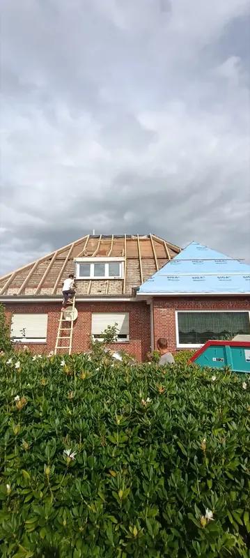 Casă cu acoperiș nou – exterior